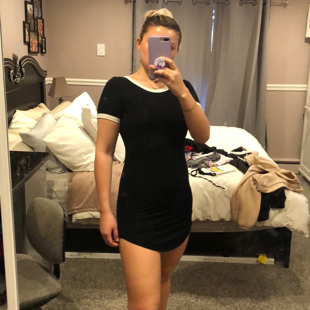 Back right fitting dress